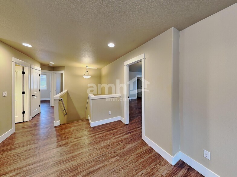 Building Photo - 458 Tulip Ave