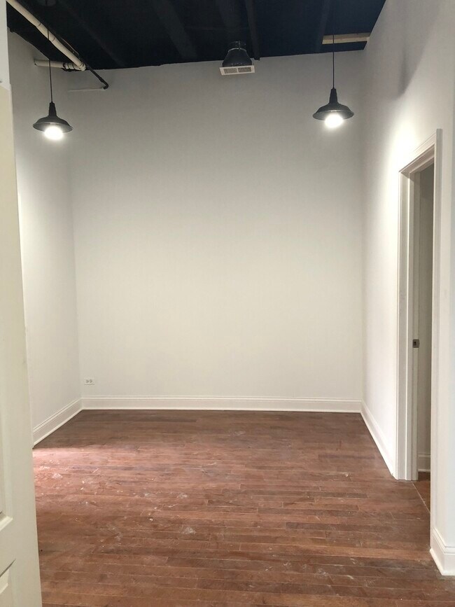 Building Photo - 3436 S Western Ave