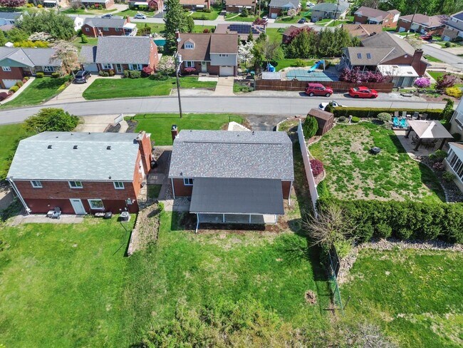 Building Photo - AVAILABLE NOW!! Fully RENOVATED 3-bedroom in CASTLE SHANNON!