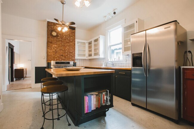 Building Photo - 1952 Court Ave