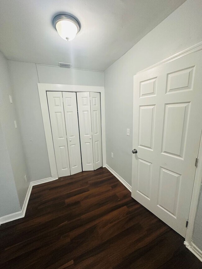 Building Photo - 3146 2nd St Cir