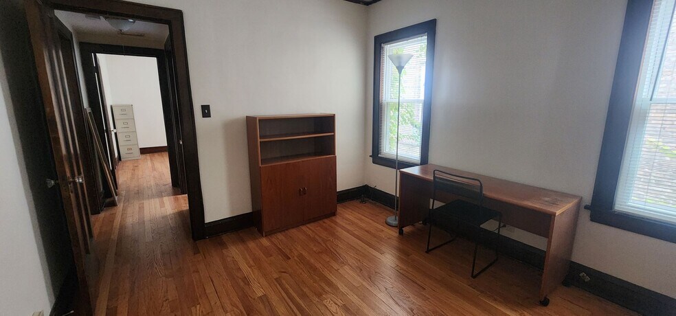 Building Photo - 2018 Lake St