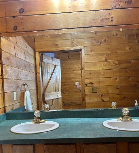 Building Photo - 573 Centre St