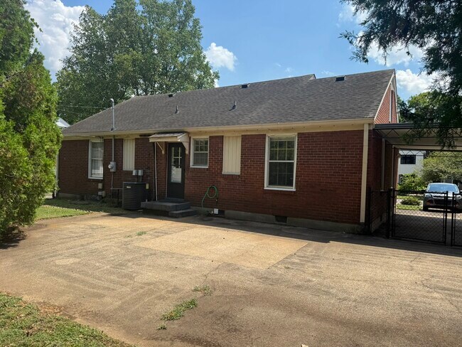 Building Photo - 5532 Kendall Dr