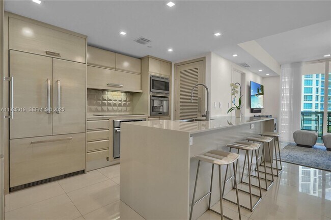 Building Photo - 5875 Collins Ave