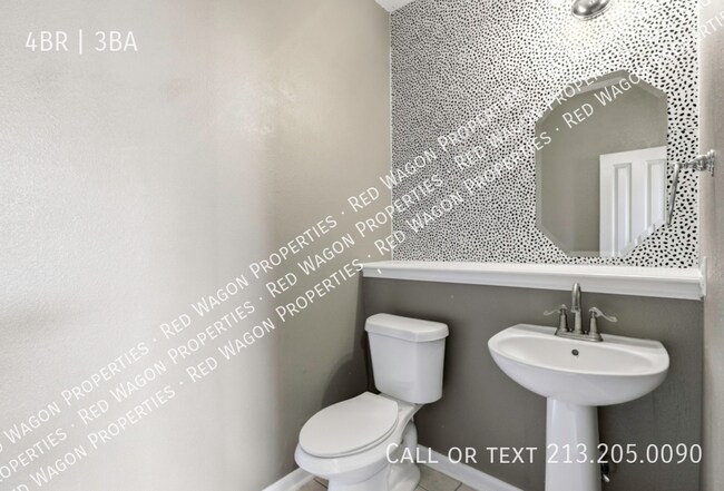 Building Photo - 2635 Lakehills St