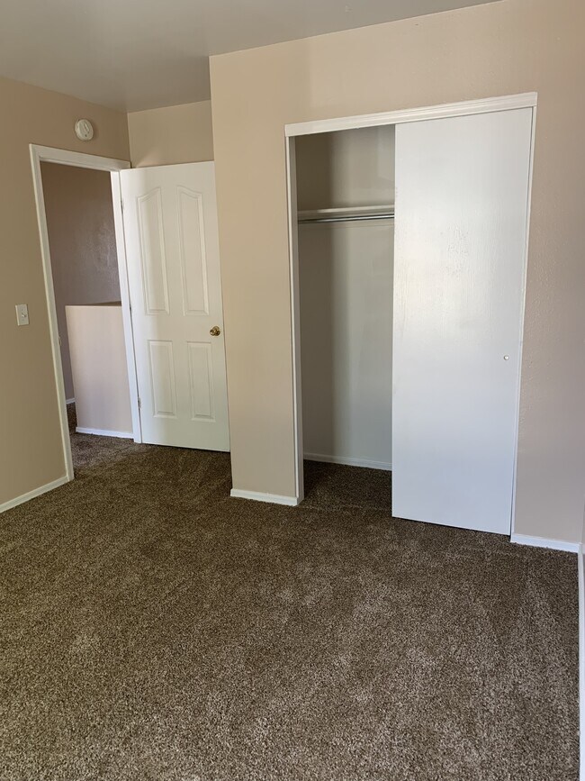 Building Photo - 6796 S Parliament Dr