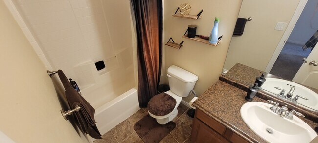 Building Photo - 1677#50 - Rahmaan, TrayV&#39;on