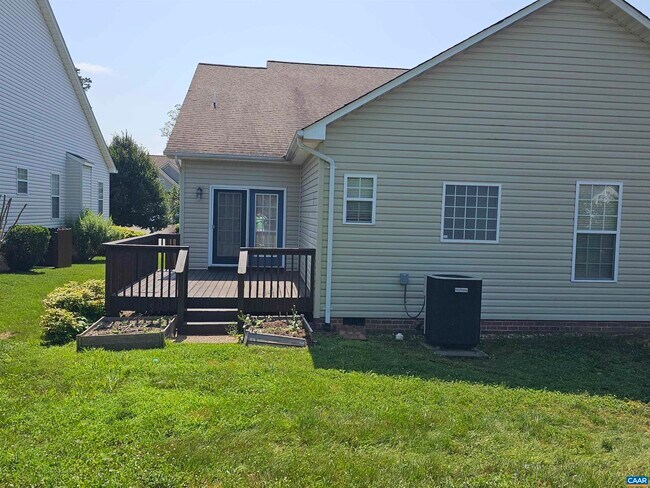 Building Photo - 134 Deerwood Dr