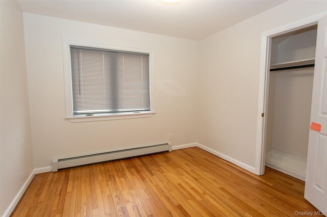 Building Photo - 712 Barnes Ave