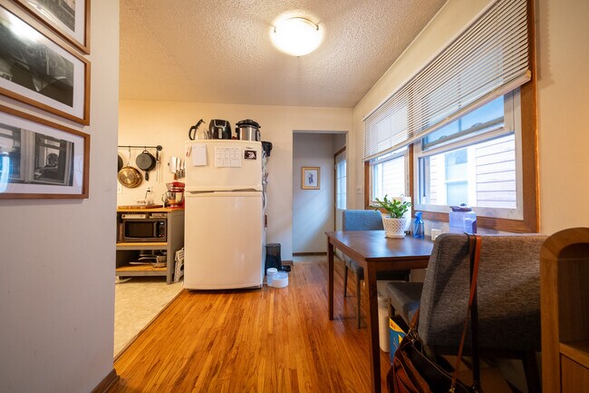 Building Photo - 3235 S 39th Ave