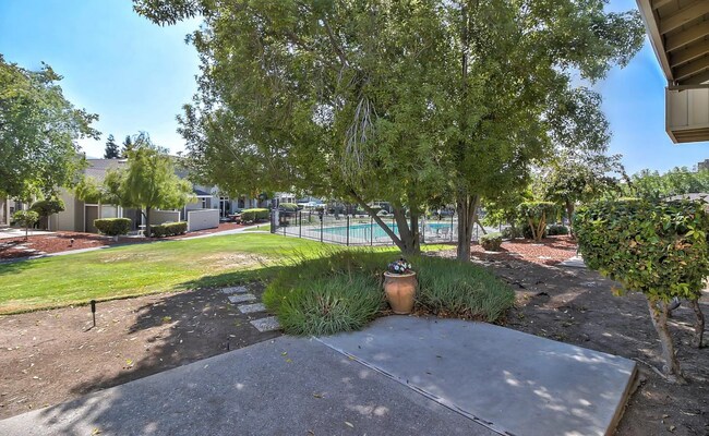 Building Photo - 3 bedroom townhome - Ridgemark