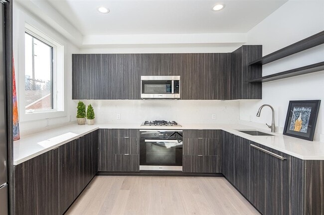 Building Photo - 110 Brunswick St