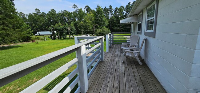 Building Photo - Country Charm in Georgetown