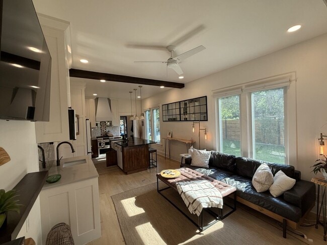 Building Photo - Fully Furnished Executive Home - Just Step...