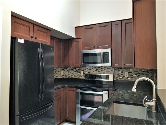 Building Photo - BEAUTIFUL 3BR/2BA IN THE LINKS @ HAILE PLANTATION!