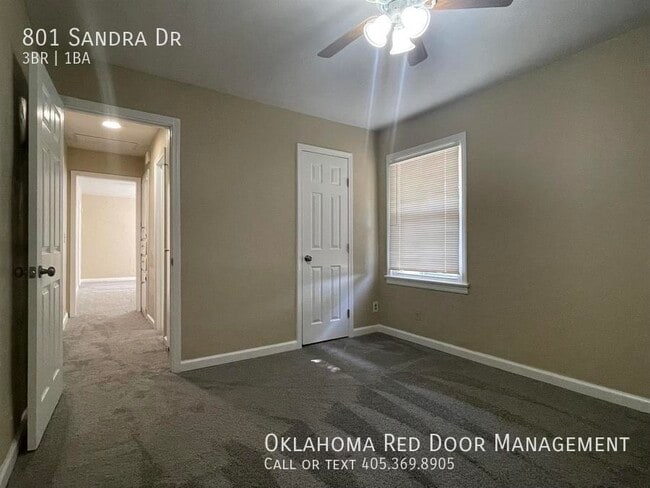 Building Photo - 801 Sandra Dr