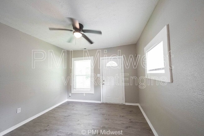 Building Photo - 2901 N Chester Ave