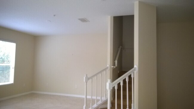 Building Photo - 3 bedroom 21/2 bath Townhome in Winter Garden