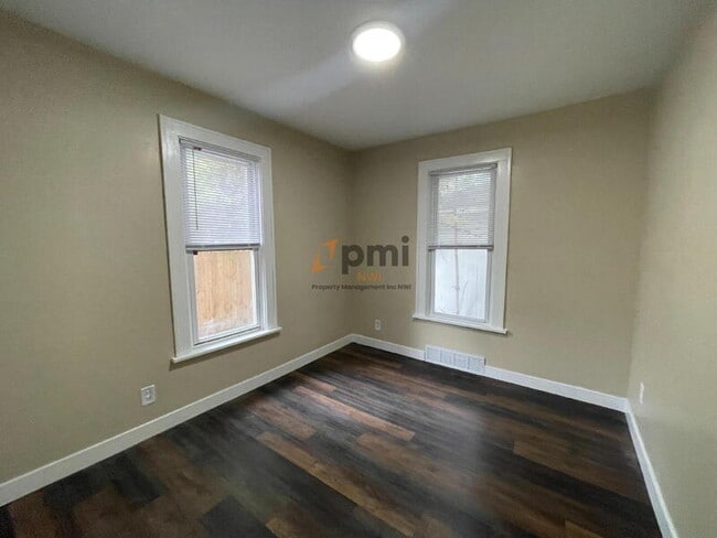 Building Photo - 1204 Manhattan St