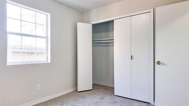 Building Photo - 4706 Glendower Dr