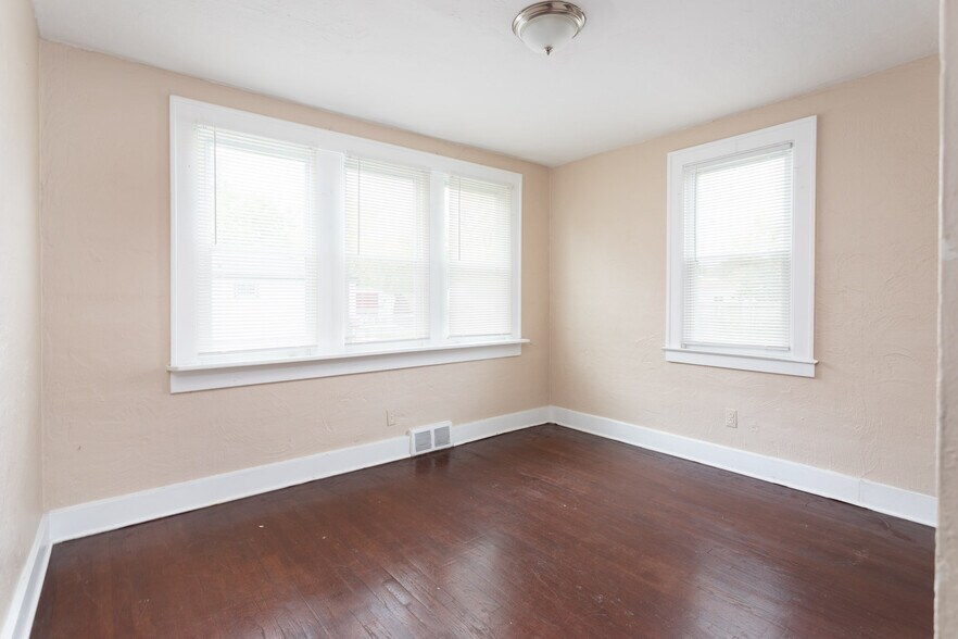 Building Photo - 36 E Kalama Ave
