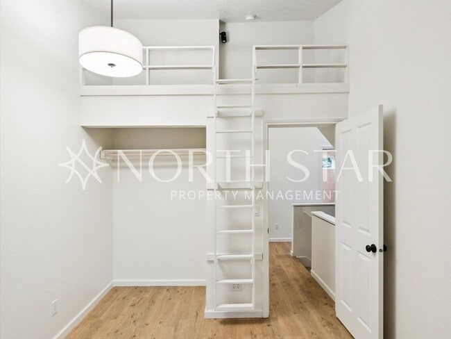 Building Photo - Lake Oswego Home for Lease – Fully Remodeled