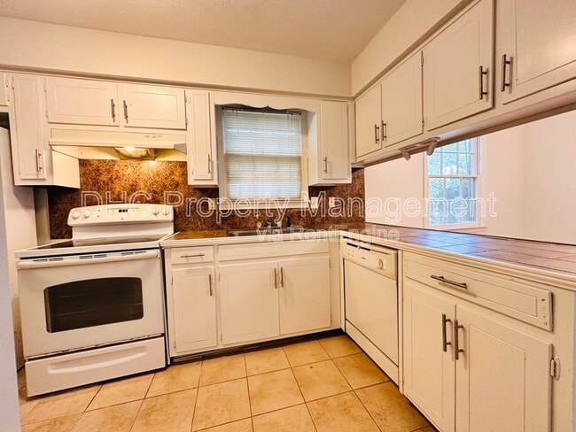 Building Photo - 1235 Kings Mountain Ct