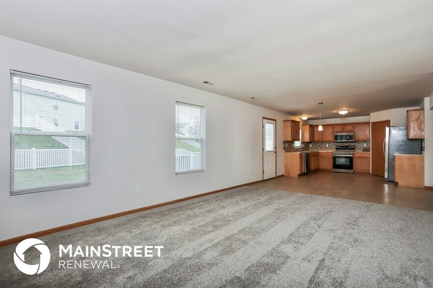 Building Photo - 4001 Glengarry Dr