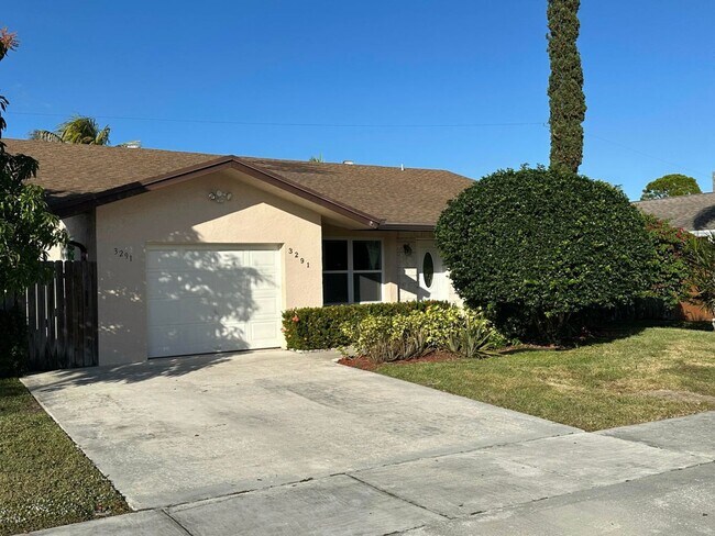 Building Photo - 3291 SW 4th St