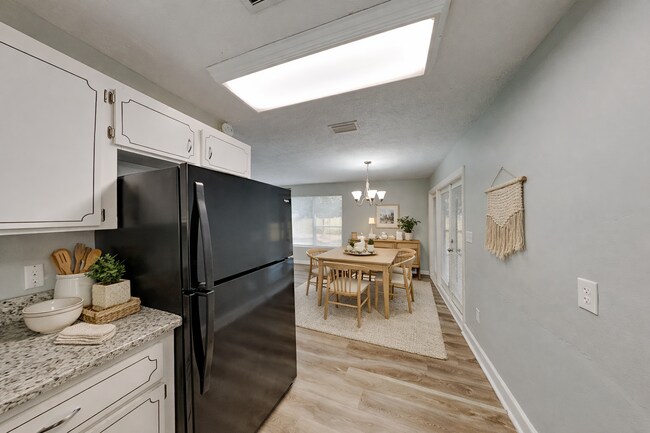 Building Photo - Updated 3 Bed, 2 Bath Home with Fenced Yard & Sunroom in Jacksonville, FL