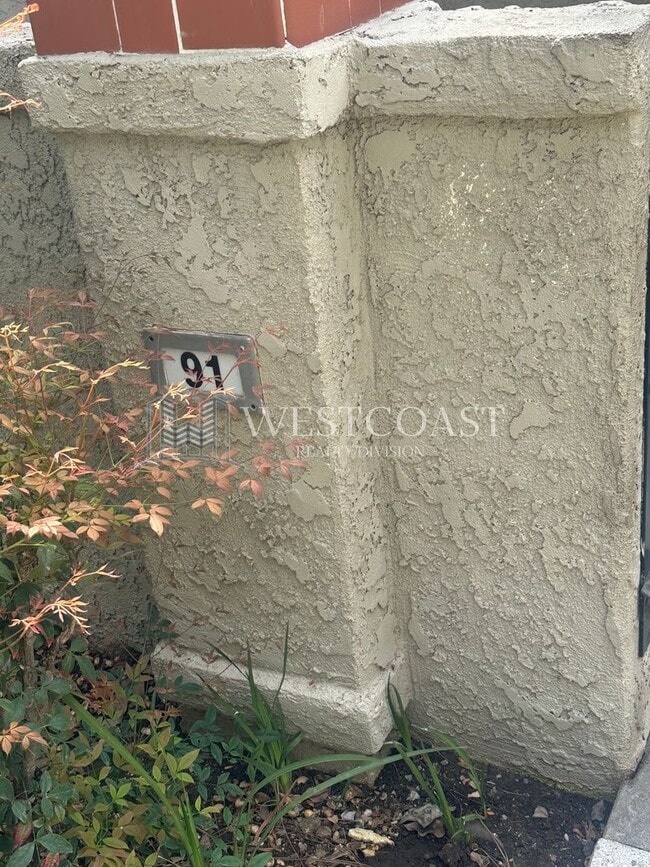 Building Photo - ***$500-OFF Move In Special**** Charming U...