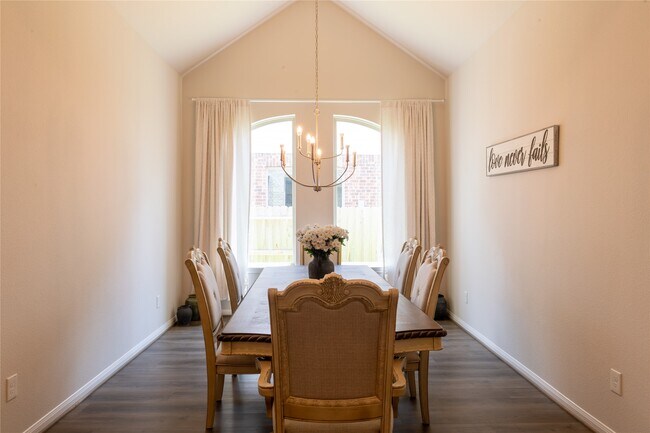 Building Photo - 835 Sarasota Shore Dr