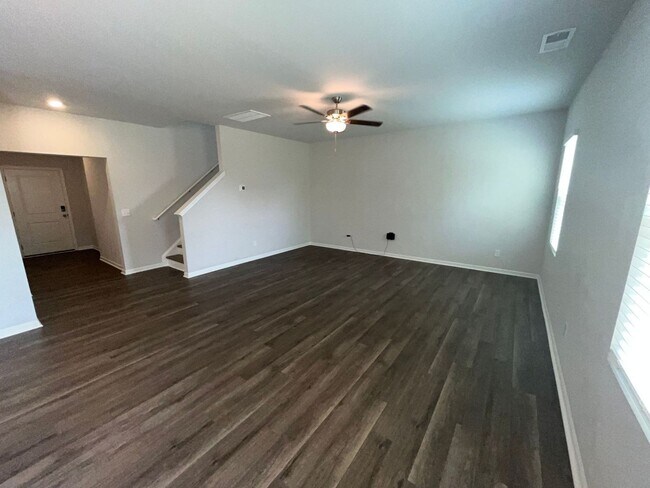 Building Photo - 503 Sandy Holw Dr