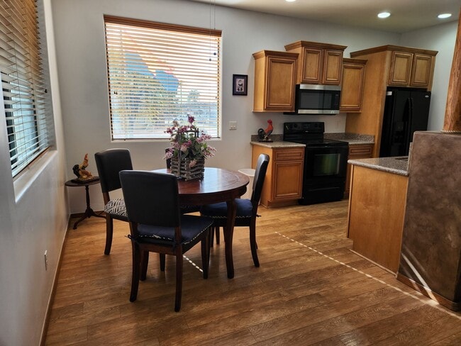 Building Photo - Furnished Bison Cove - 2 bed / 2 bath - Furnished Unit