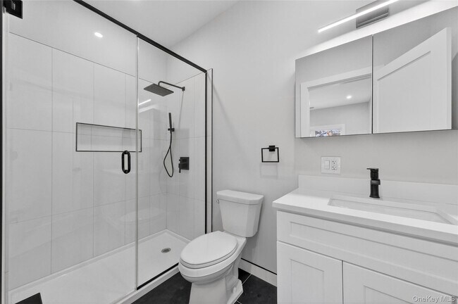 Building Photo - 10 Market St