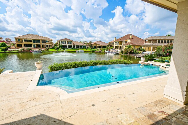 Building Photo - 19027 Crescent Bay Dr