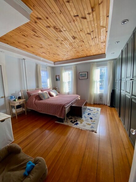 Building Photo - 67 Lawton Ave