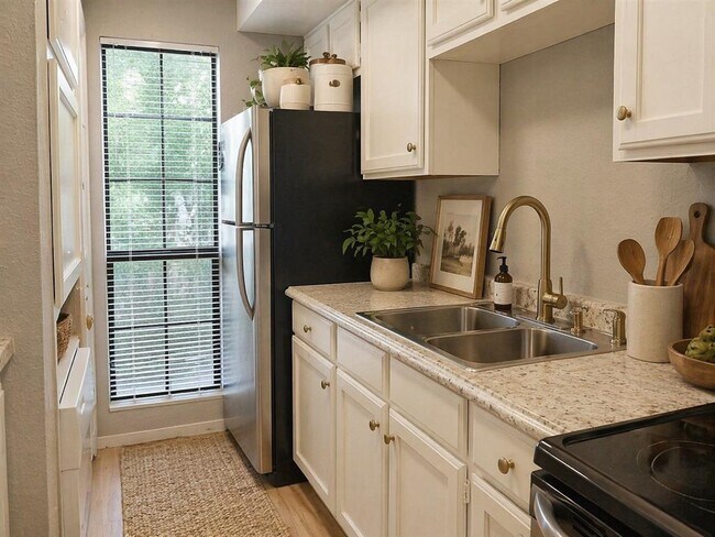 Building Photo - 1510 W N Loop Blvd