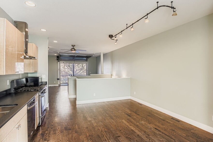 Building Photo - 356 W Archer Pl