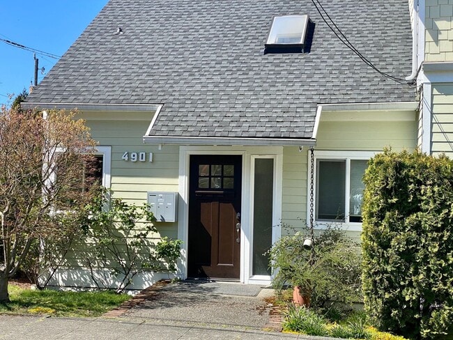 Building Photo - BURGAN DENSMORE