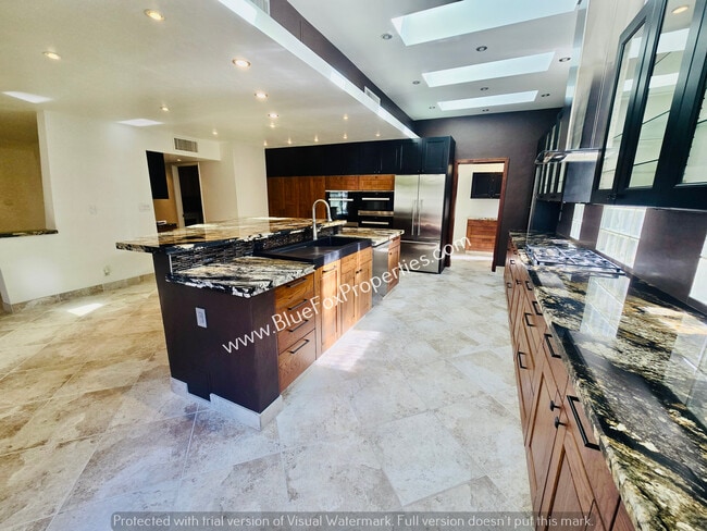 Building Photo - 8135 N Casas Way