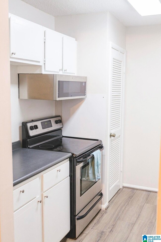 Building Photo - 1303 Woodland Vlg