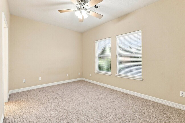 Building Photo - 1726 Parklake Village Dr