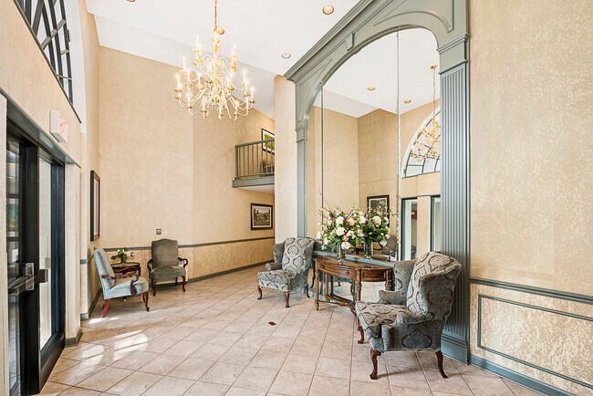 Building Photo - 511 Aurora Ave