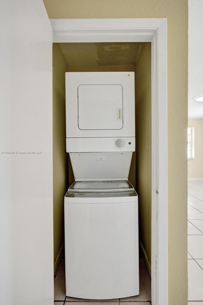 Building Photo - 1101 Prospect Rd