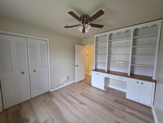 Building Photo - 4254 Lawnwood Dr