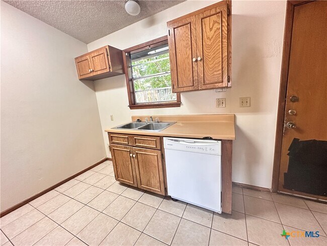 Building Photo - 614 Mill St