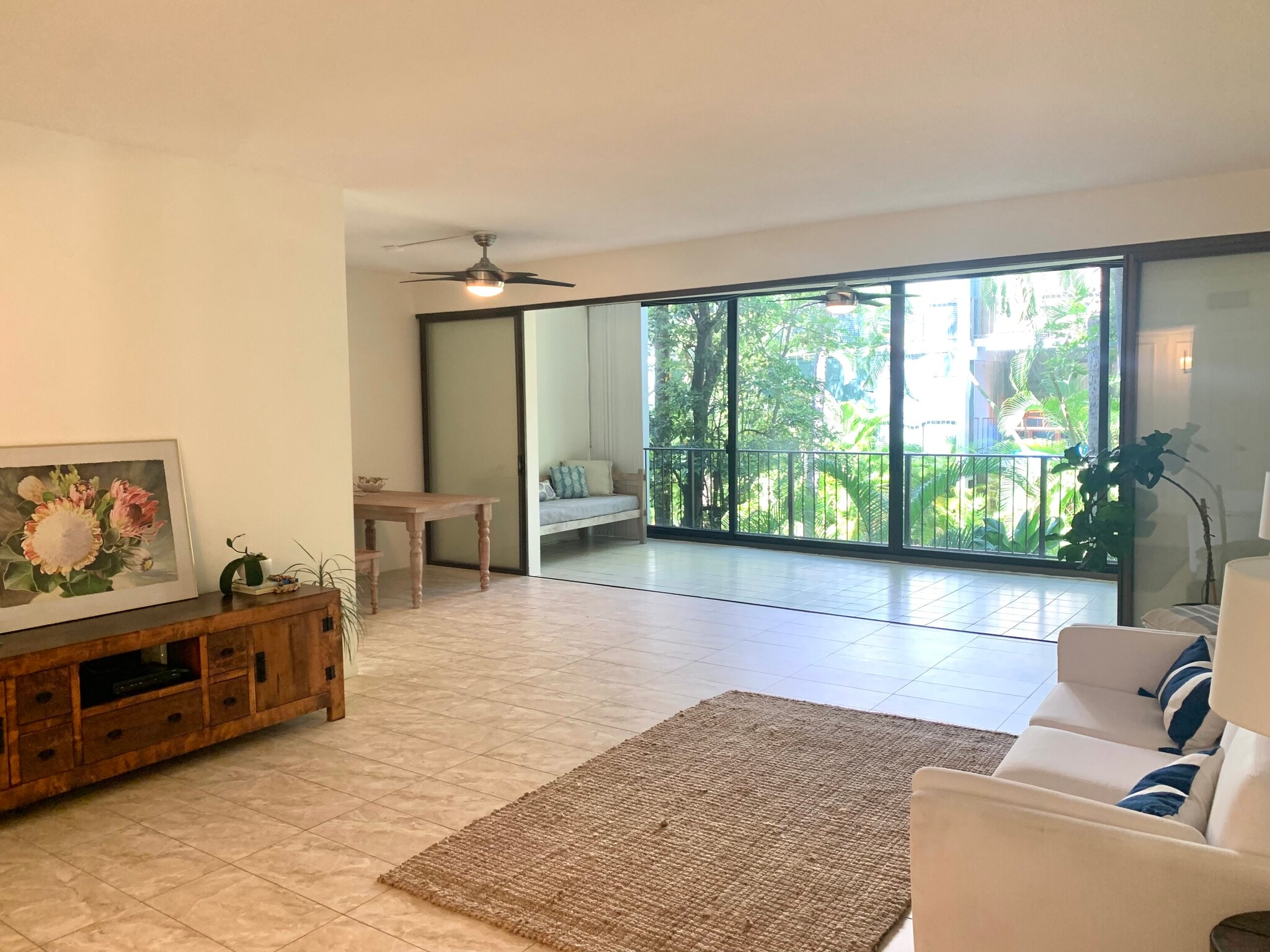 High Ceilings in Living Room - 4999 Kahala Ave