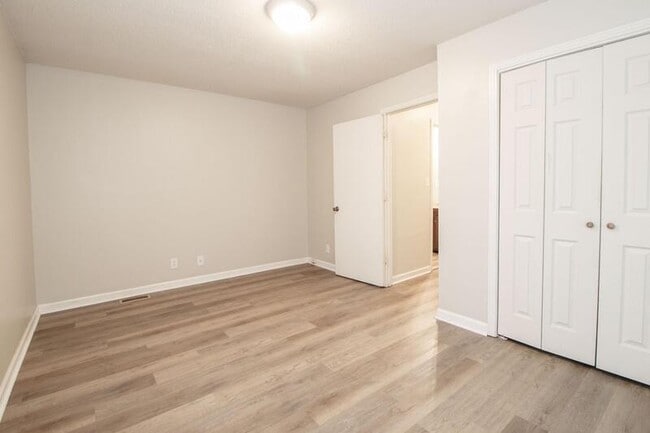 Building Photo - 810-A Golfview Place
